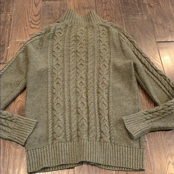 L.L. Bean Olive Green Knit zippered Sweater size small - Image 8