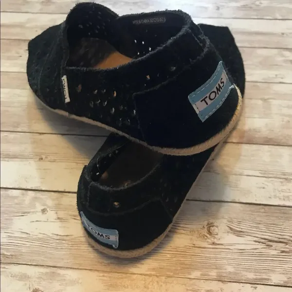 TOMS Shoes - Image 4