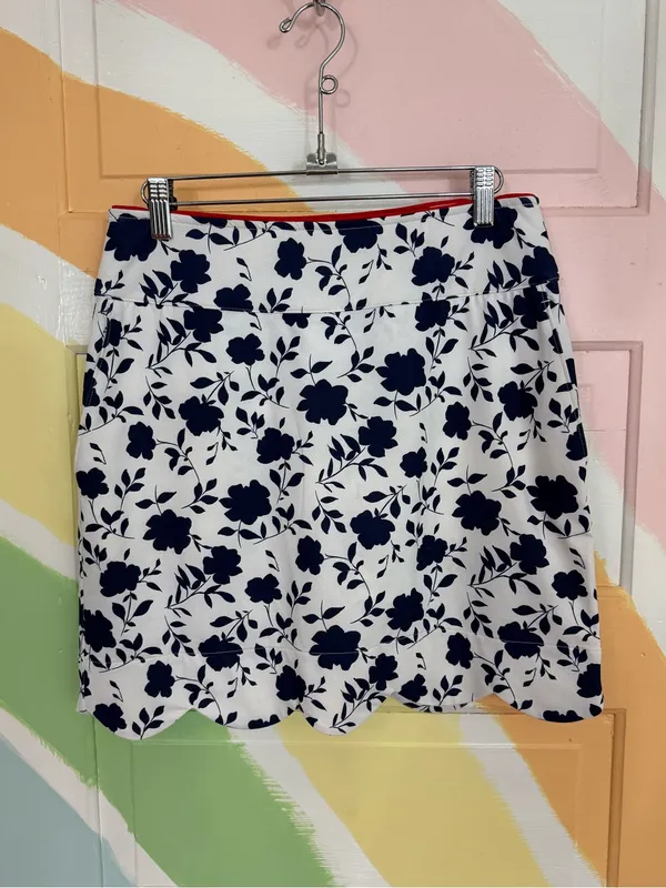 Fairway & Greene Floral Print Golf Skort Scalloped Hem Red Trim Sz S 💚🍄 - Image 3