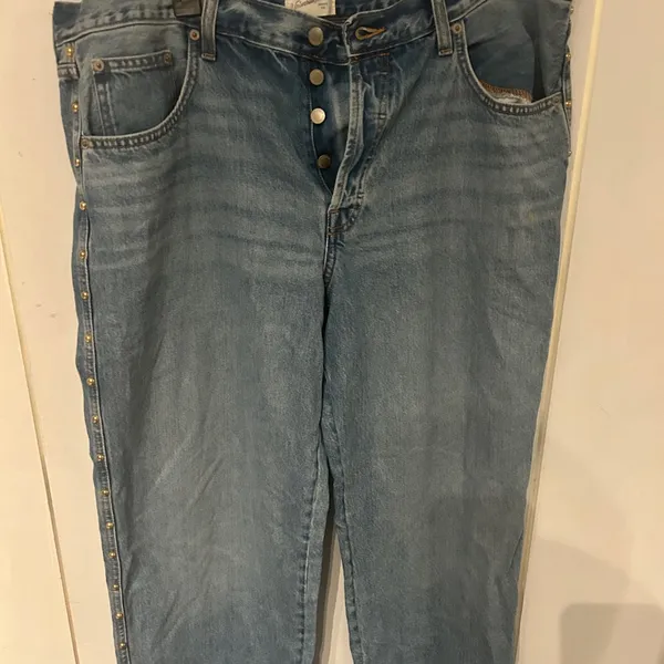 Women’s Universal Threads Mid Rise 90’s Baggy Blue Jeans with gold hardware - Image 2