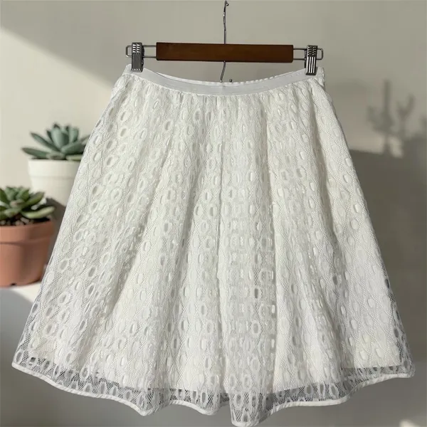 Maeve/ Anthropology Women's Lace A-Line Skirt White Geometric‎ Mini Skirt Size 2 - Image 3