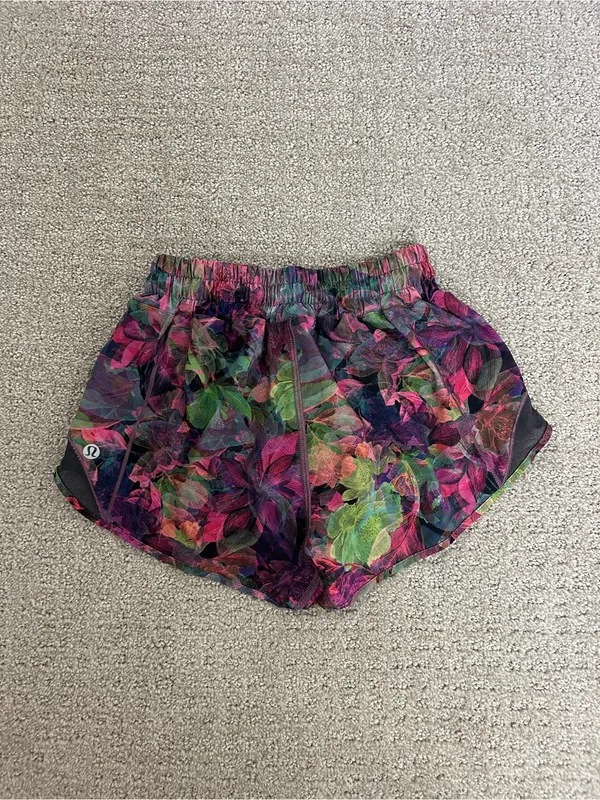 Lululemon Floral Hotty Hot Lowrise Lined 2.5” Shorts Size 2 - Image 4