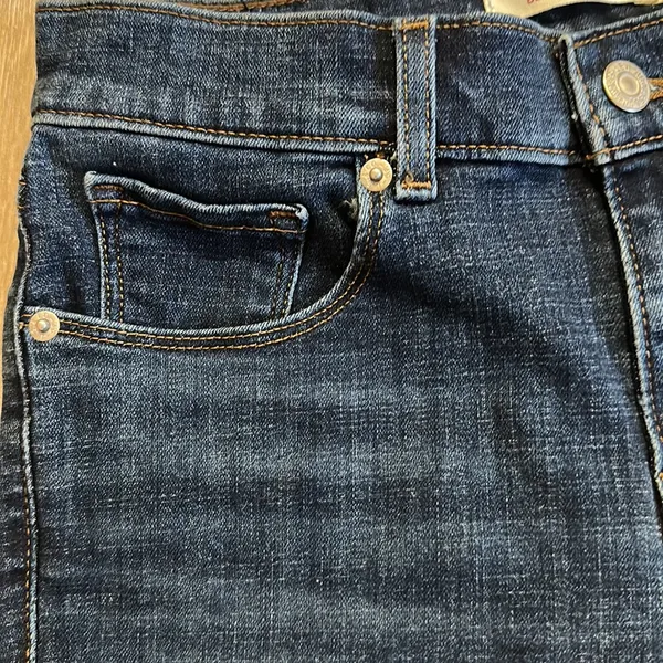 LEVIS Bermuda Shorts. Mid Rise. Slim Through Hip and Thigh. - Image 4