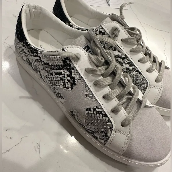NEW Vintage Havana Python Star Fashion Sneakers - Image 4