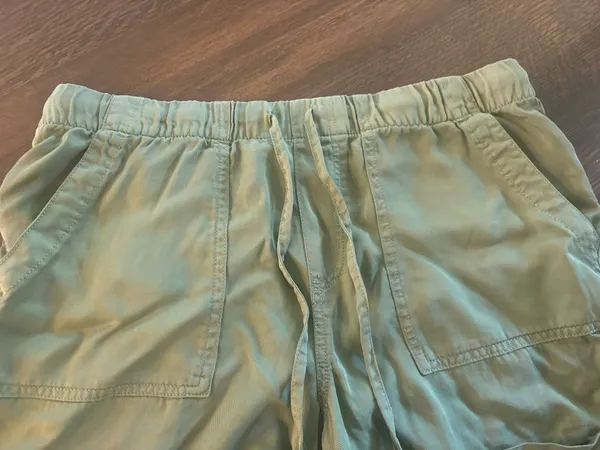 Women’s Gap Shorts - Image 4