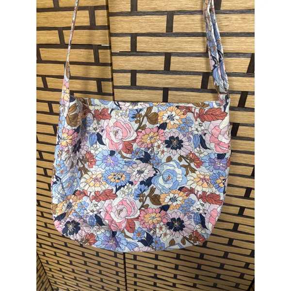 Vera Bradley Blue And Pink‎ Floral Crossbody Purse - Image 3