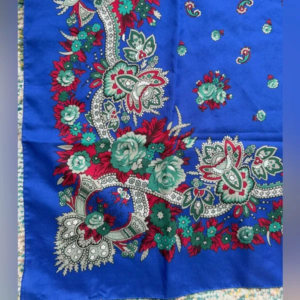 Vintage Glentex blue rose bud large square head neck scarf - Image 2