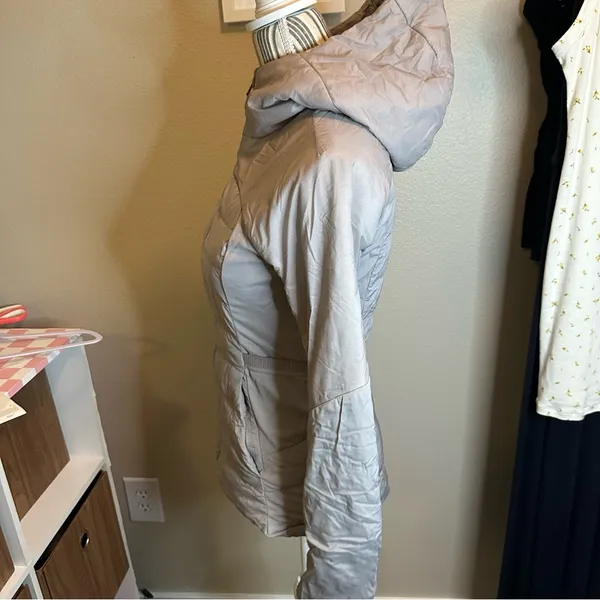 Lululemon Women's Light Gray Puffer Jacket 4 winter down quiet luxury preppy - Image 5