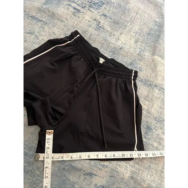 Lululemon Black White Lightweight High Rise Relaxed Liner Short 3" W7DD9S Size 2 - Image 7