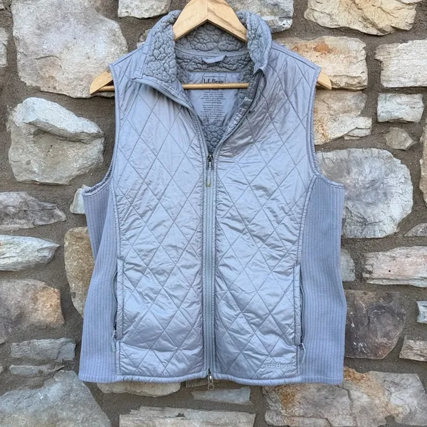 L.L. Bean Women's Light Gray Quilted Vest Size large - Image 5