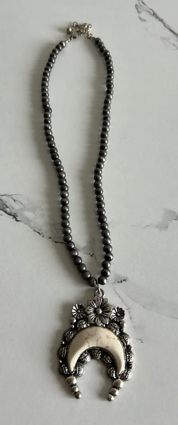 Faux pearl Necklace - Image 2