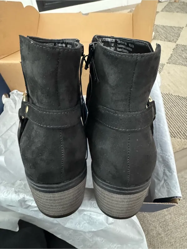White Mountain Women's Ankle Boot Size 9 Black Faux Suede Easy zip-up closure - Image 5