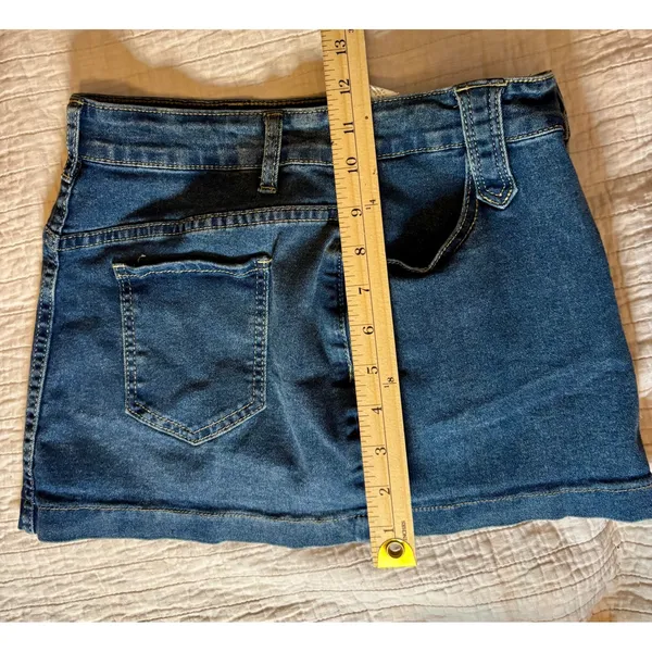 SHEIN Medium Wash Denim Mini Skirt Size S 4 Stretch Five Pocket Casual - Image 3