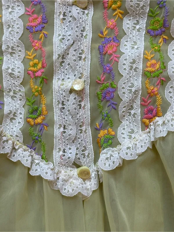 Vintage Peignoir Lace Ruffle Trim Embroidered Floral Robe Cottagecore Feminine - Image 5