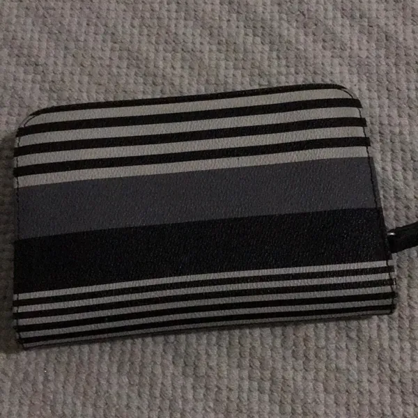 Preowned Vera  bradley wallet - Image 2