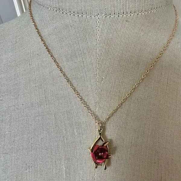 Vintage Gold-Tone Wishbone Red Rose Pendant Necklace - Image 2