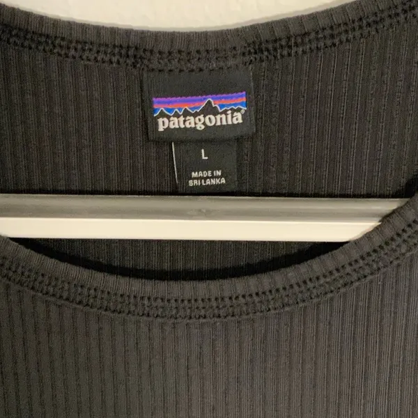Patagonia Grey Ribbed‎ Tanks Women's size Large - Image 2