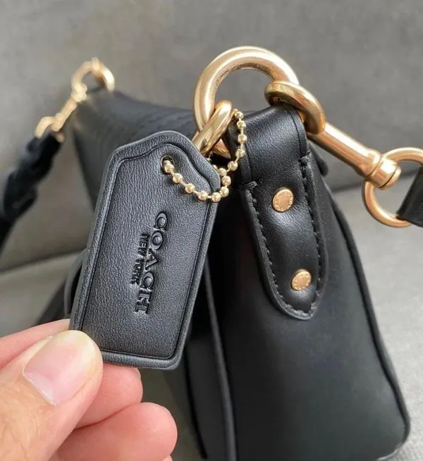 Coach Jade Shoulder Bag With Linear Quilting - Image 3