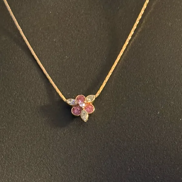 Vintage Avon dainty gold tone pink flower gemstone necklace - Image 2