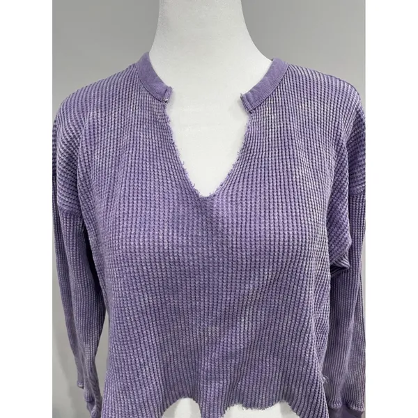 Madeline &‎ Monroe Purple Waffle Knit Cropped V Neck Long Sleeve Top Size M - Image 2