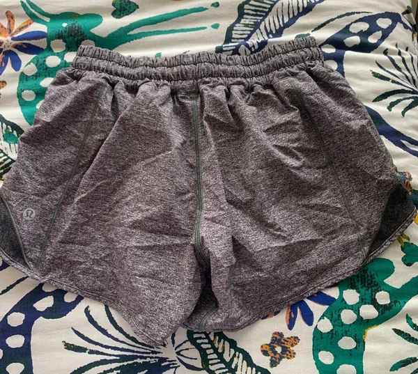Lululemon Hotty Hot Shorts Tall - Image 2