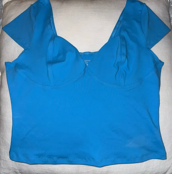 V - Image 2