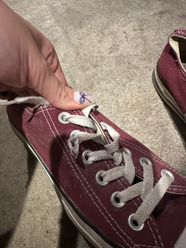 maroon converse - Image 3