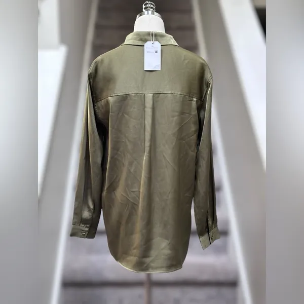 NEW MINKPINK Anissa Button Up Long Sleeve Satin Blouse Women’s S Olive Green‎ - Image 9