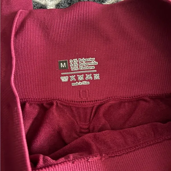 Seamless Booty Scrunch Leggings Red Size M - Image 4