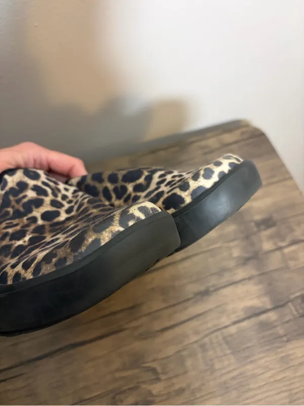 Oofos OOmg eeZee Women’s Size 9 EU 40 Shoes Cheetah Black Sole Recovery Sneaker - Image 3