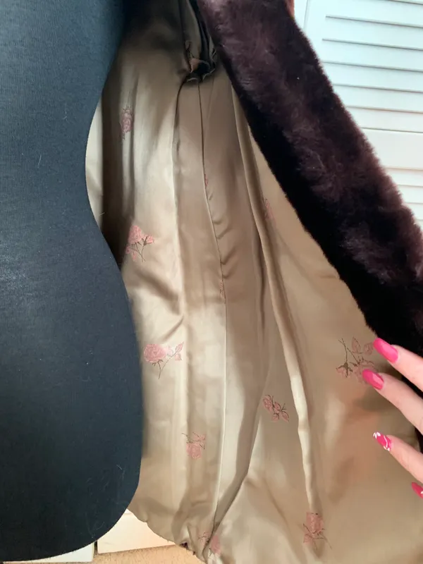 ROSHEKS dubuque Vintage Real Fur Coat - Image 7