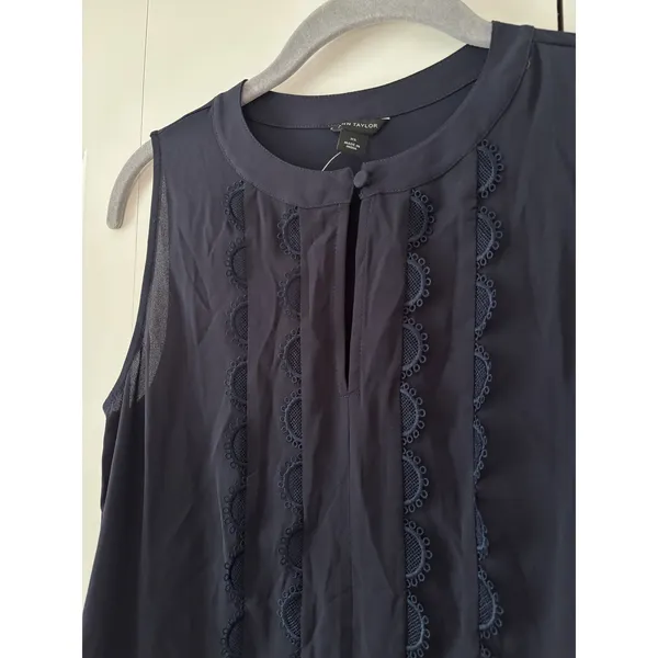 Ann Taylor Sleeveless Navy Eyelet Blouse XS - Image 3