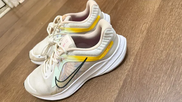 Women's Nike Quest 5 Women’s Shoes Size 8.5 - Image 4