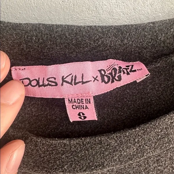 Dolls Kill Womens T-Shirt Bratz 2001 World Tour Graphic Charcoal Gray Small - Image 3