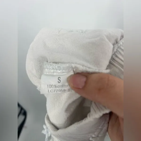 White Womans‎ shorts size small please see flaw stain in pic - Image 2
