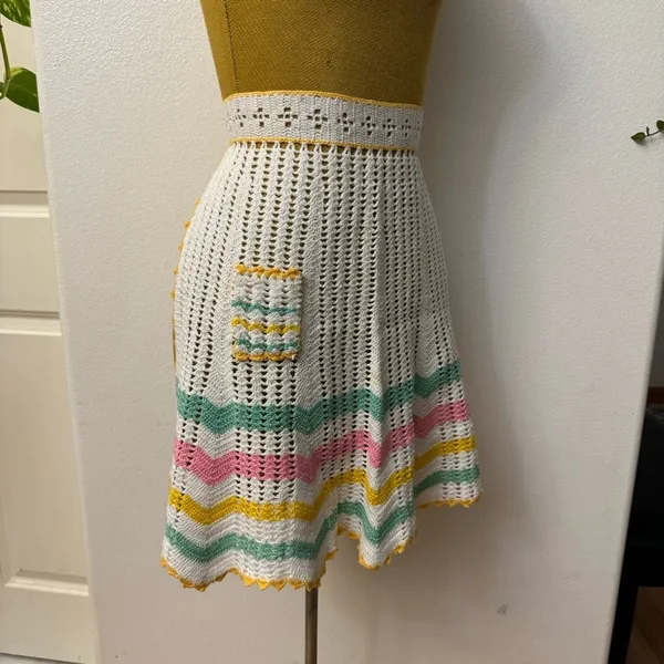Handmade Vintage 60's/70's Style Apron - Image 3