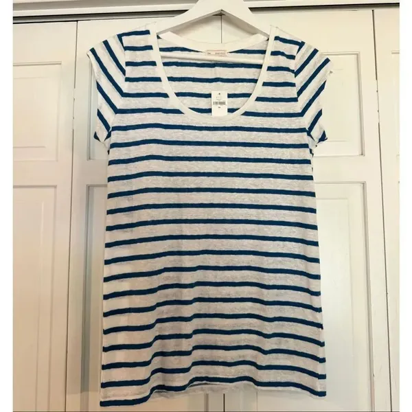 Gap NWT blue and white tshirt size xs - Image 2