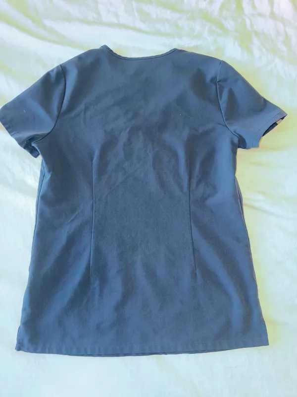 Casma FIGS Three-Pocket Top - Image 3