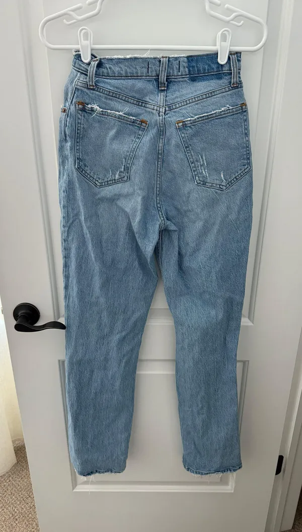 Abercrombie 90s Ultra High-Rise Straight Jeans - Image 3