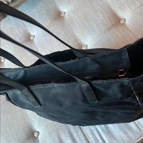 Marc Jacob’s New York Black Shoulder Tote Bag - Image 8