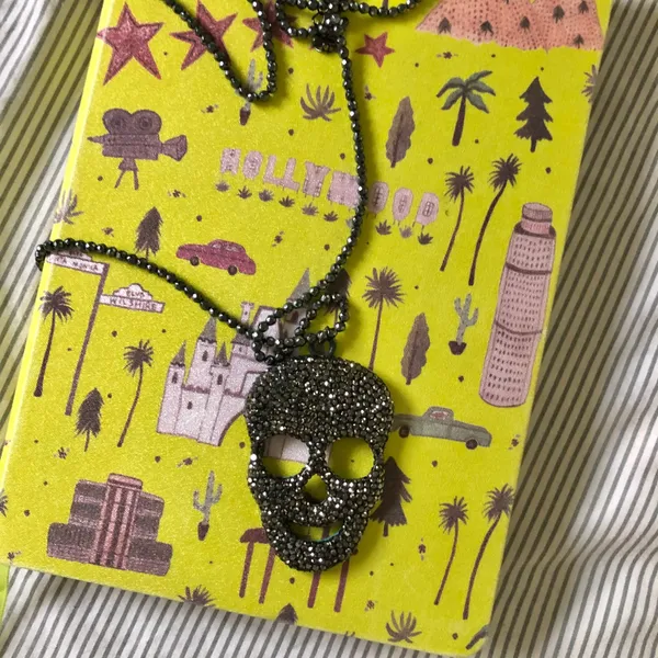 ALV Jewels large skull necklace with shiny beads - Image 3