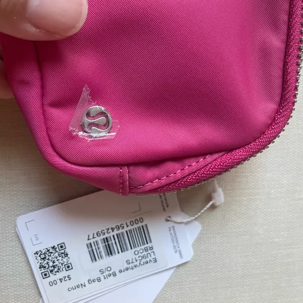 Lululemon Everywhere Belt Bag Nano - Raspberry coulis - Image 2