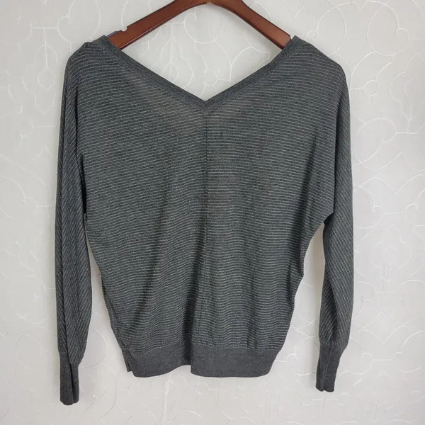 American Eagle Womens Top Size S Gray V Neck Striped Long Sleeve Crop Pullover - Image 2