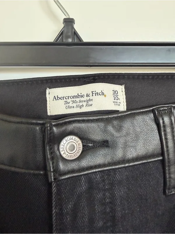 Abercrombie & Fitch The 90’s Straight Ultra High Rise Mixed Fabric Jeans 10 - Image 4