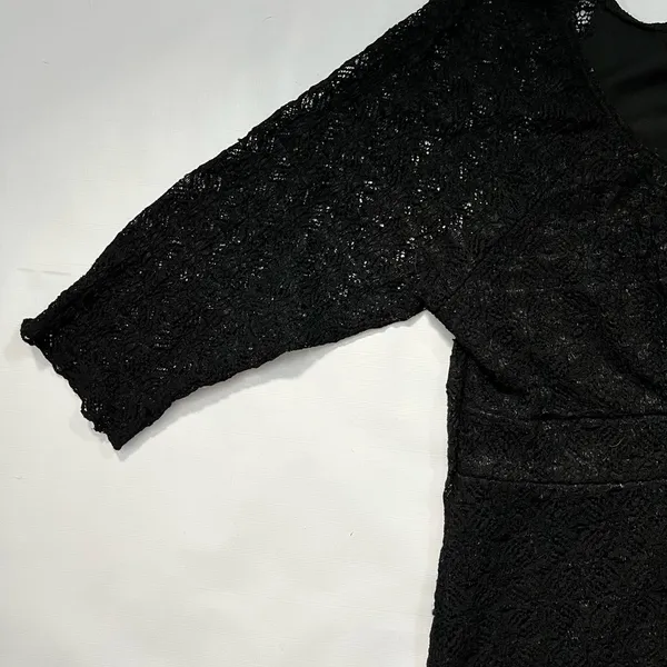 Elegant Black Lace Top Size L - Image 3
