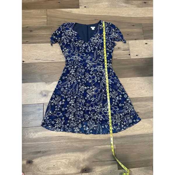 J.Crew Dress Size 6 Chiffon Black White Blue Floral V‑Neck Short Sleeve Flowy - Image 6