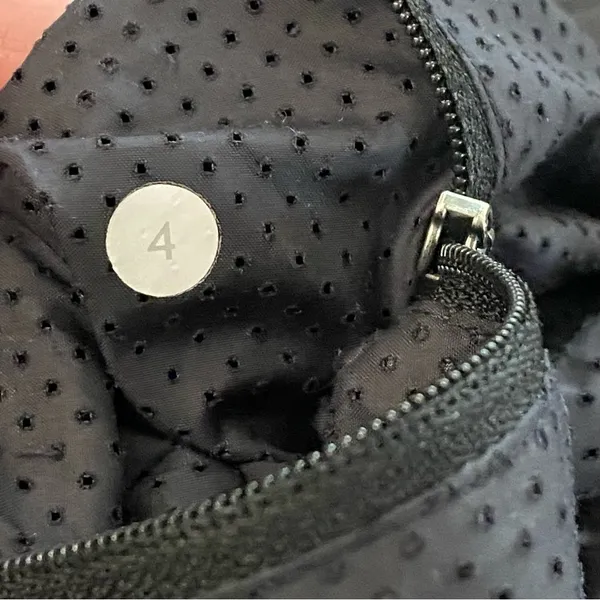 LULULEMON Black Lightweight Pleated Reflective Vest Size 4 - Image 16