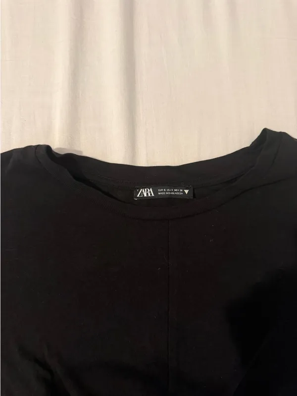 Black basic tee with knot in the front - Image 3
