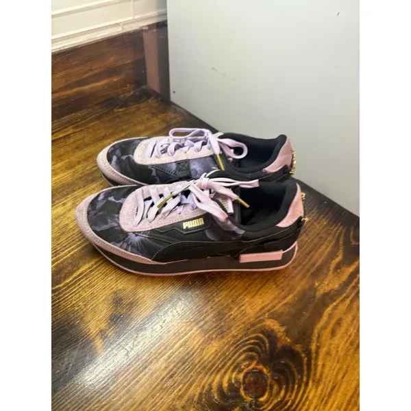 Puma Lavender Sneakers Size 7.5‎ - Image 2