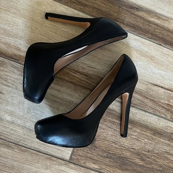 Pour la Victoire round toe black heels - Image 3